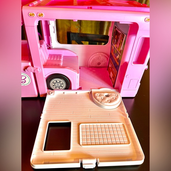 MATTEL 2019 Barbie 3 in 1 Dream Camper - Picture 9 of 13